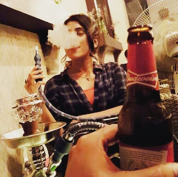 Naira Shah loves hookah
