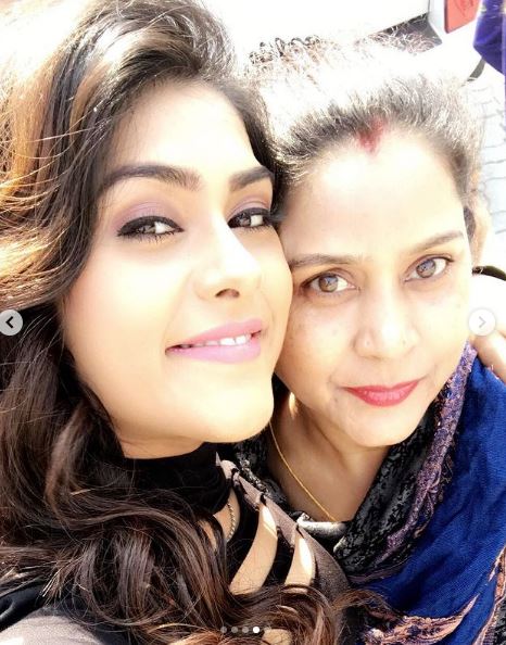 Naira Shah with her mother