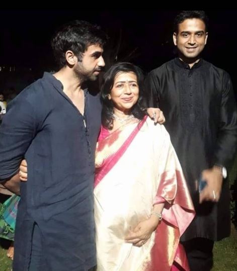 Nikhil Kamath with his mother Revathi Kamath and brother Nithin Kamath