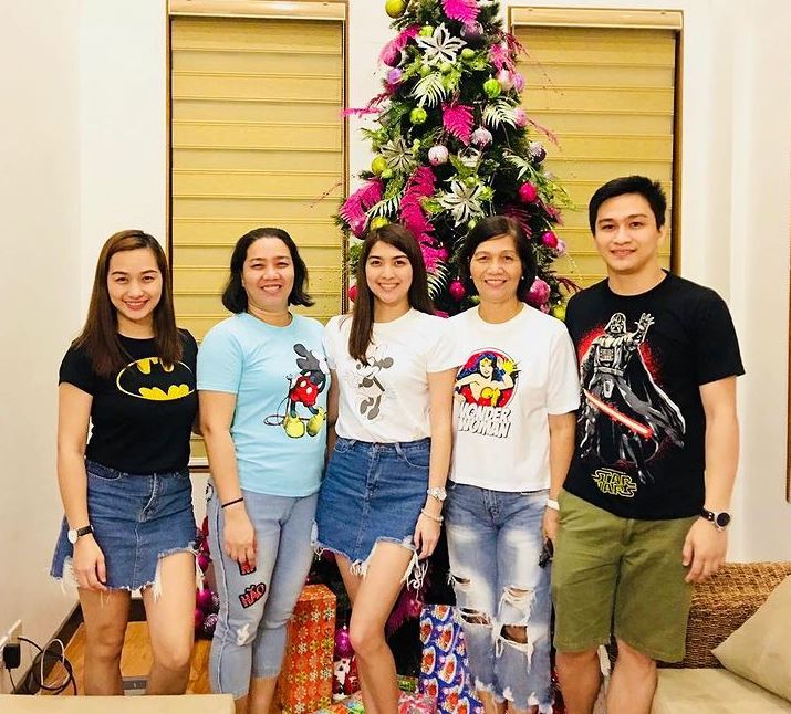 Pau Fajardo with her family