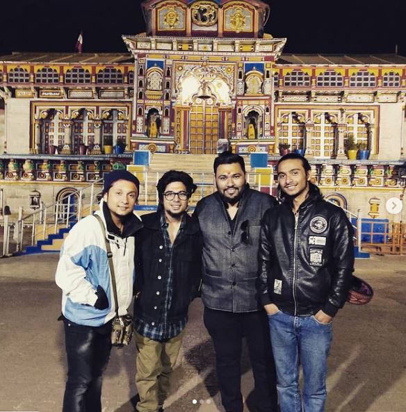 Pawandeep Rajan at Badrinath Temple with friends