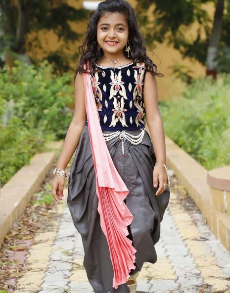 Rashi Shinde height