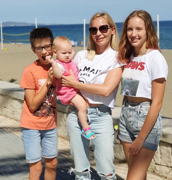 Ronald Kurzawa with his mother and sisters