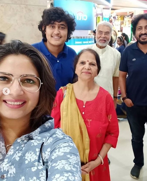 Sakshi Joshi with her family