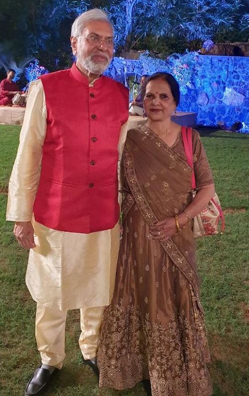Sakshi Joshi's dad Umesh Joshi and mom