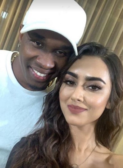 Sakshma Srivastav picture with DJ Bravo