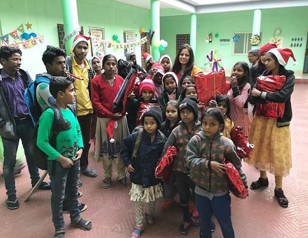 Shreya Singh celebrating christmas with orphan kids in Deepti Ashram Delhi