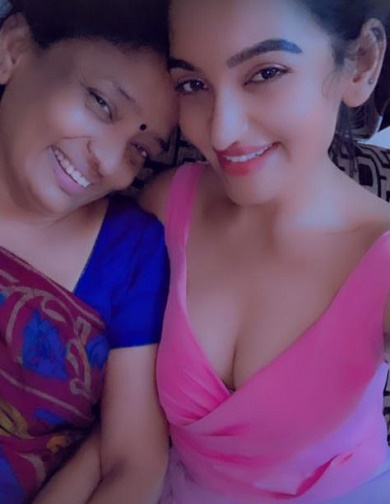 Sonia Naresh with her mother