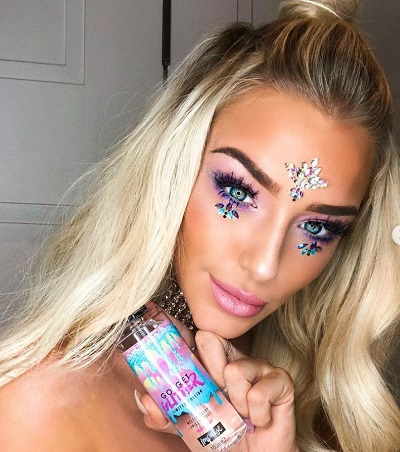 Taylor Ward often promotes various beauty products and also shows off her expensive outfits and accessories