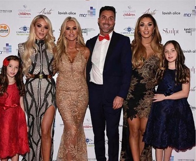 Taylor Ward with her mother Dawn Ward, father Ashley Ward and three siblings Darby Ward, Aston Ward, Charlie Ward