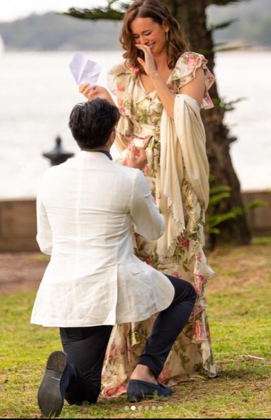 Tushaan Bhindi proposing her girlfriend Evelyn Sharma