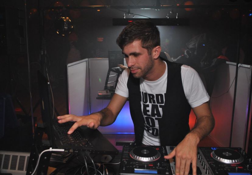 Wesley Laga is a professional DJ