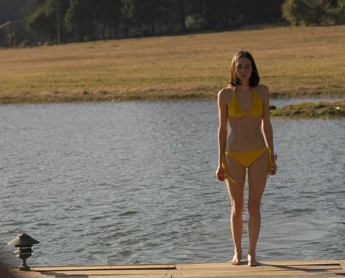 Ximena Lamadrid as Sara in the Netflix show Who Killed Sara