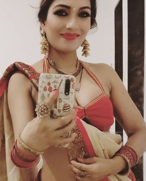 Who Is Zoya Rathore Biography Wiki Age Husband Family Movies More