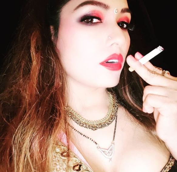 Zoya Rathore loves smoking