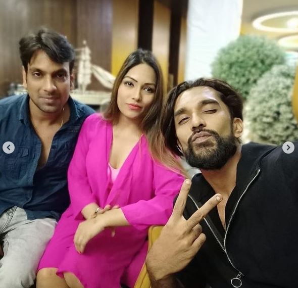 Zoya Rathore with her friends