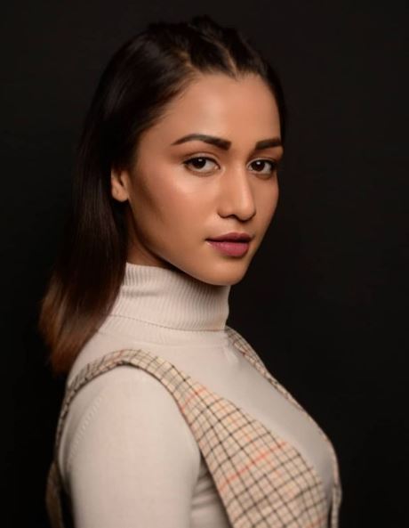 Aayushi Bhave bio