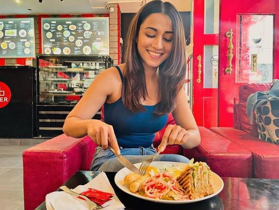 Aayushi Bhave is a foodie