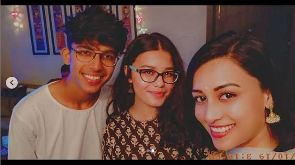 Aayushi Bhave with her siblings