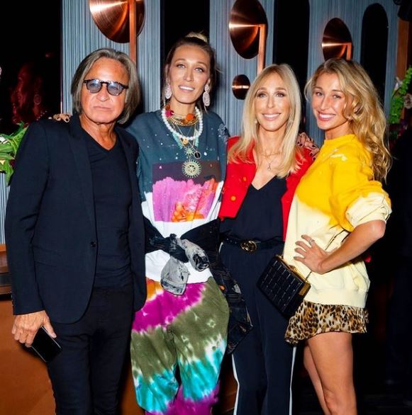 Alana Hadid with her family