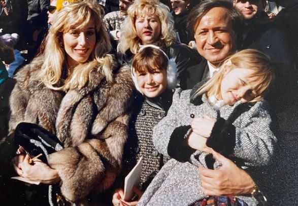 Alana Hadid with her parents and siblings
