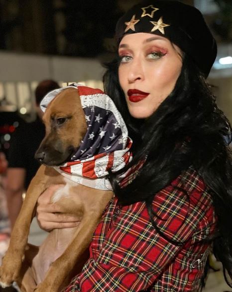 Alana Hadid with her pet dog