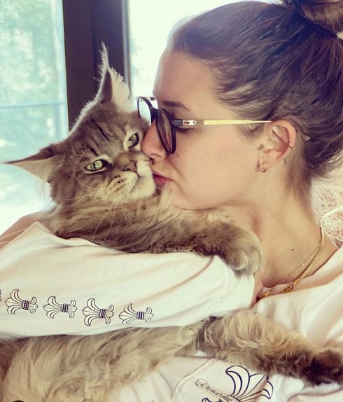 Alyssa Arce with her cat Treville.
