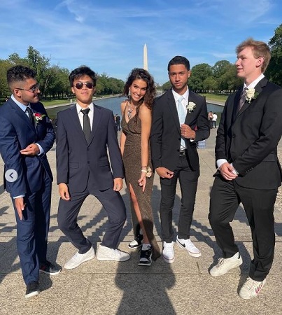 Ana Sobonja with her friends