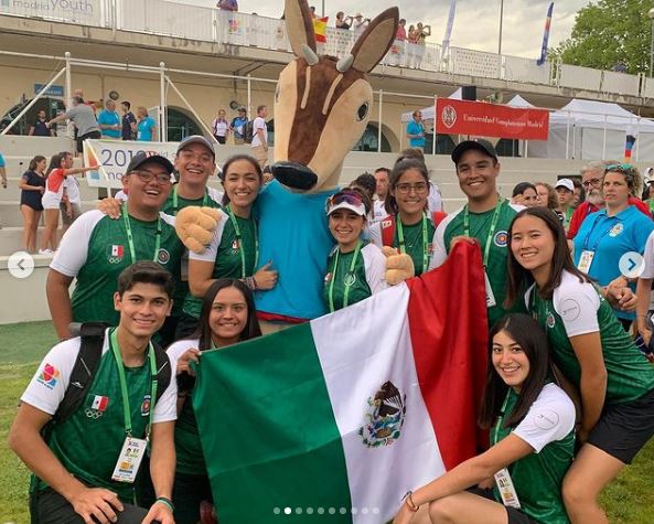 Ana Vazquez with the team of Mexico Archers