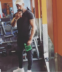Ashish Kapoor height is 6 feet