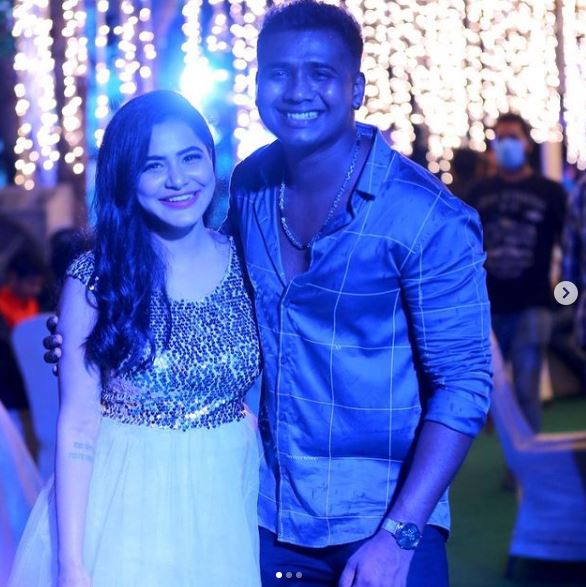 Ashu Reddy with her friend Rahul Sipligunj