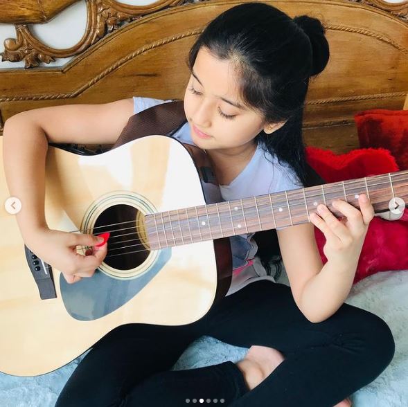 Aura Bhatnagar is learning to play Guitar