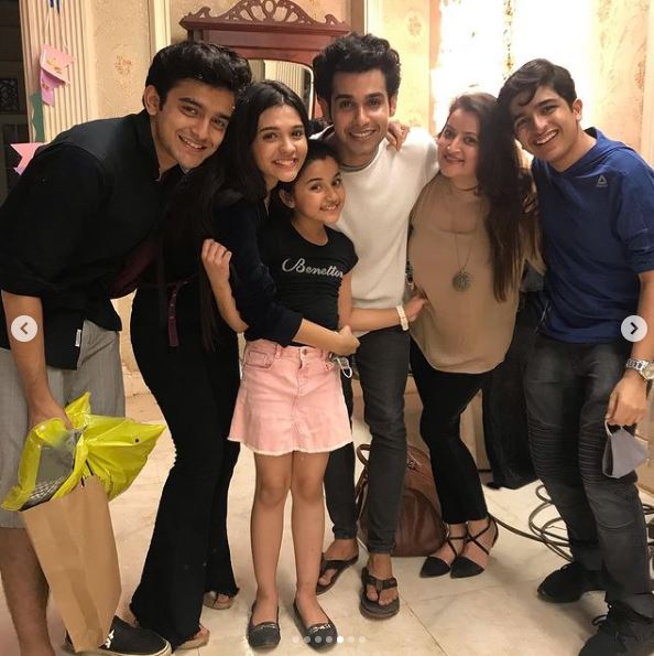 Aura Bhatnagar with the cast of Barrister Babu