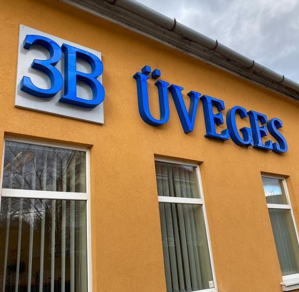 Boszormenyi works at 3B Üveges Kft