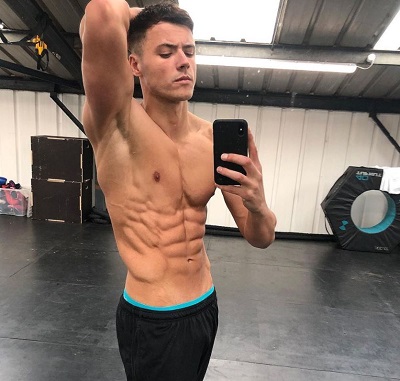 Brad McClelland is a fitness freak and have a well toned body