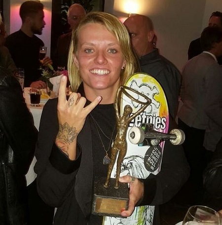 Candy grabbed van Gool trophy