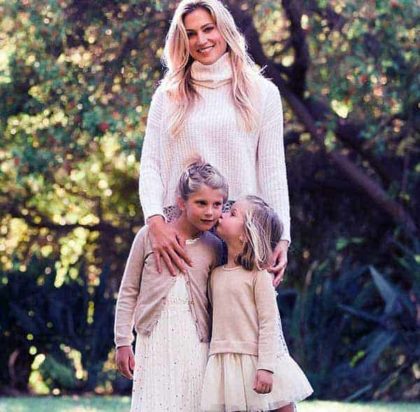 Cassandra Marino posing with her daughters, Francesca Marino and Isabella Marino