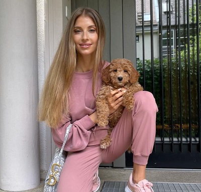 Cathy Hummels with her pet dog