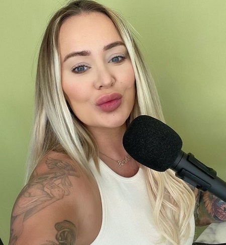 Chelsea Ferguson is the face and the owner of AdmireMe VIP which is a subscription-based website