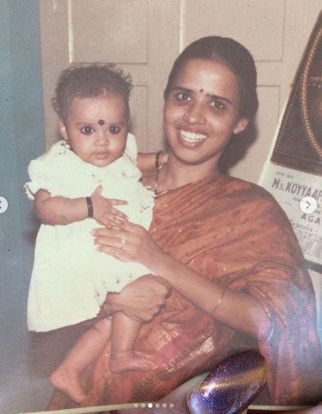 Childhood image of Ashu Reddy with her mother