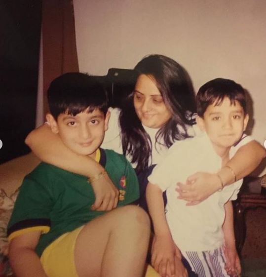 Childhood photo of Jehan Handa with his mom and brother