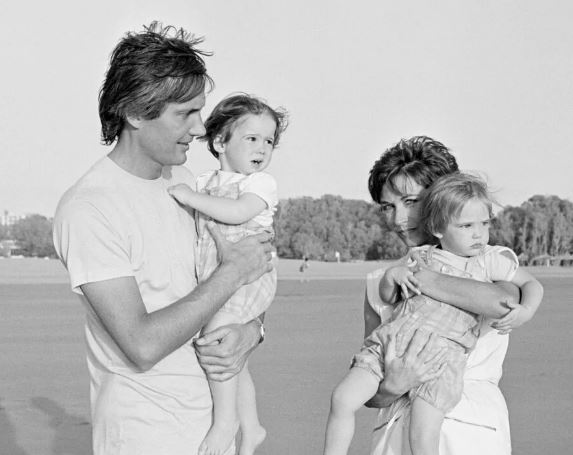 Childhood picture of Joy Green with her dad Walter Green, mom Marlène Jobert, and sister Eva Green