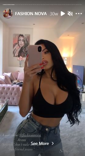 Chloe Saxon is the brand ambassador of Fashion Nova