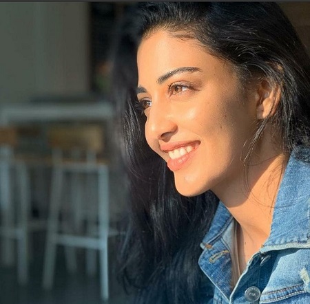 Daksha Nagarkar clicking early morning selfies