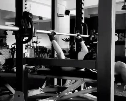 Daksha Nagarkar deadlifting