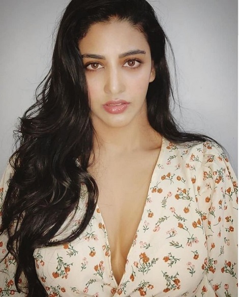 Daksha Nagarkar's natural look