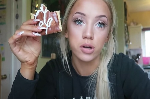 Elle Darby most watched video on her channel is POST BIKINI SHOW FOOD 10,000KCAL CHALLENGE