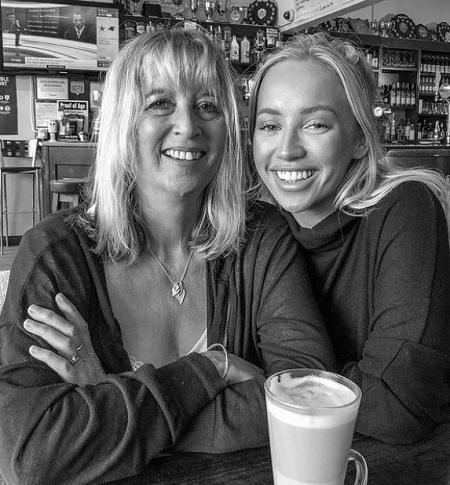 Elle Darby posted an emotional picture of her mom