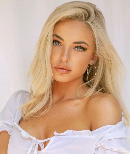 Emma Kotos Biography