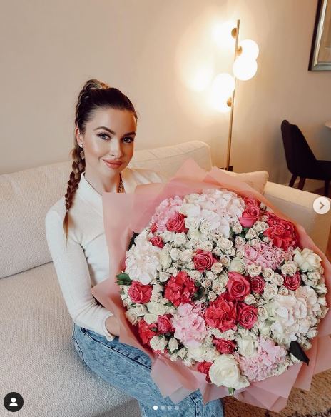 Emma Miller loves Roses